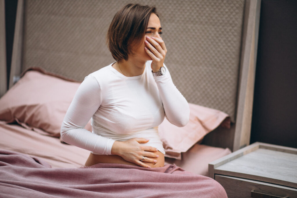 गर्भपात (miscarriage) होने के कारण, लक्षण और इलाज