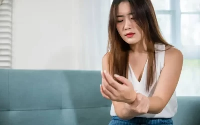 Tingling-in-Hands-and-Feet-Causes-Symptoms-and-When-to-See-a-Doctor