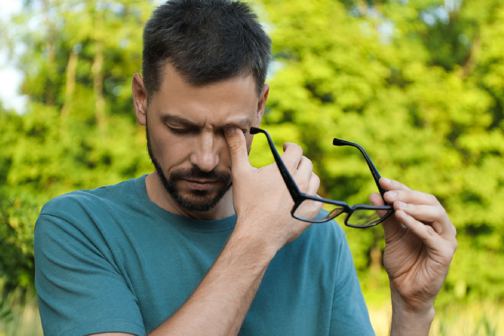 Eye Flu During Monsoon: Symptoms, Causes, Treatment & Ways to Prevent Spread